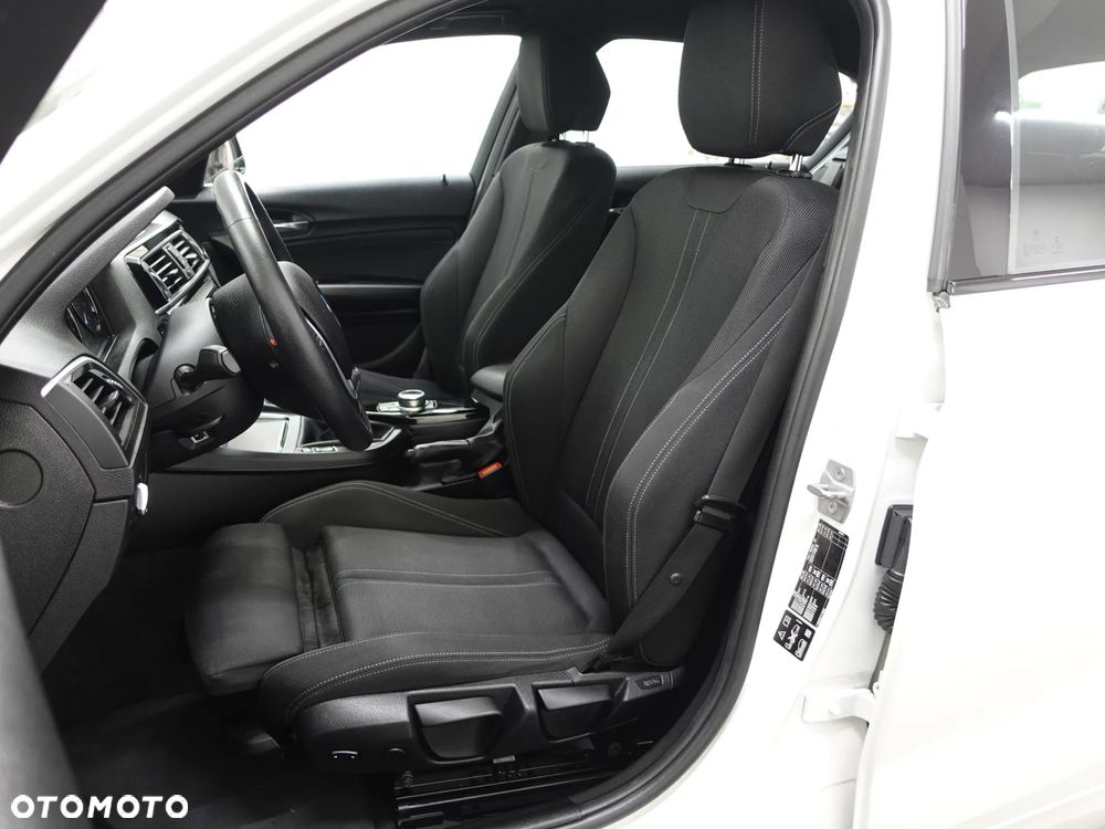 BMW Seria 1 118d xDrive Edition Metropolitan - 17