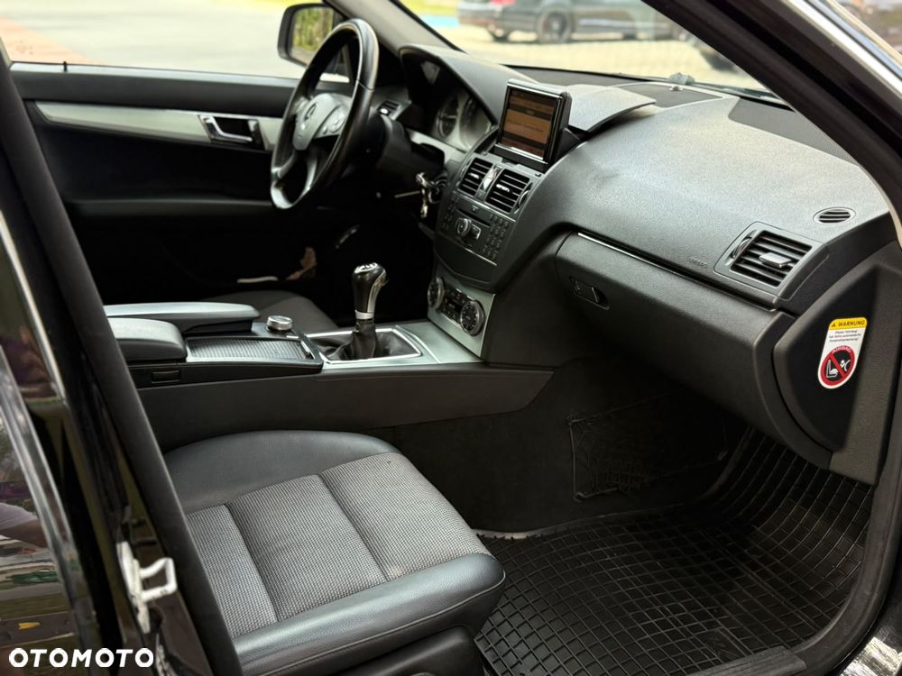 Mercedes-Benz Klasa C 220 CDI DPF Avantgarde - 14