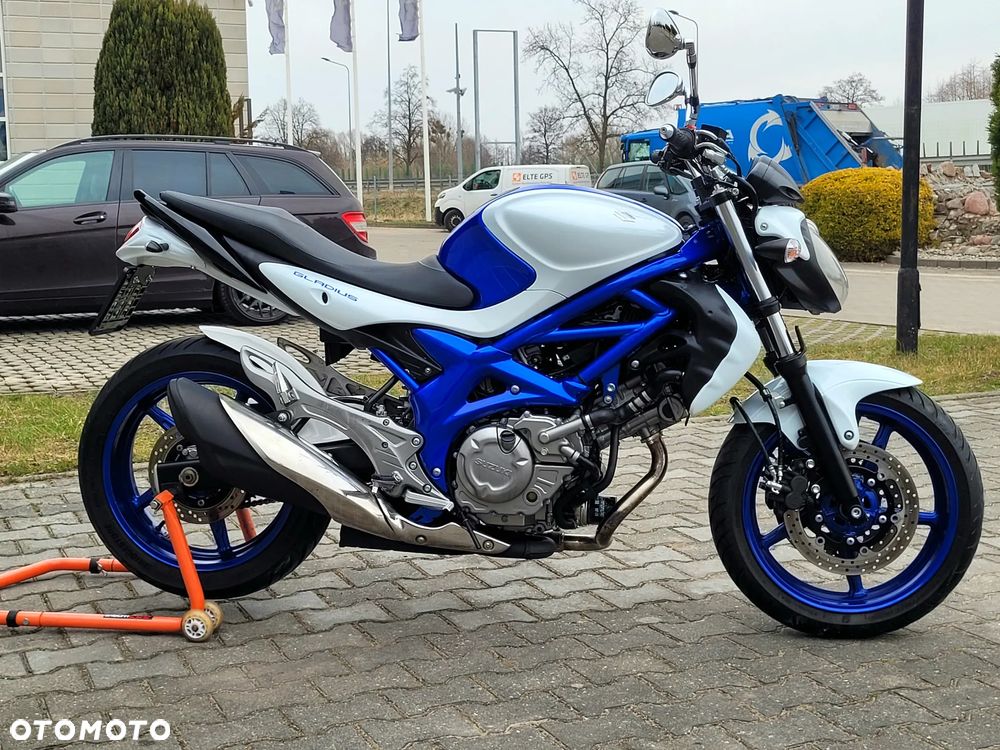Suzuki Gladius - 8