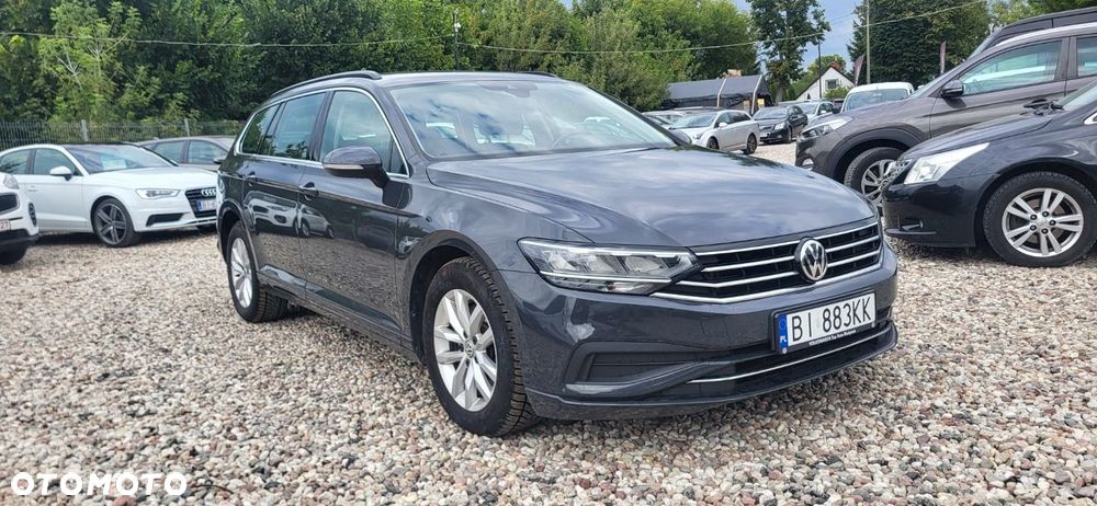 Volkswagen Passat - 1