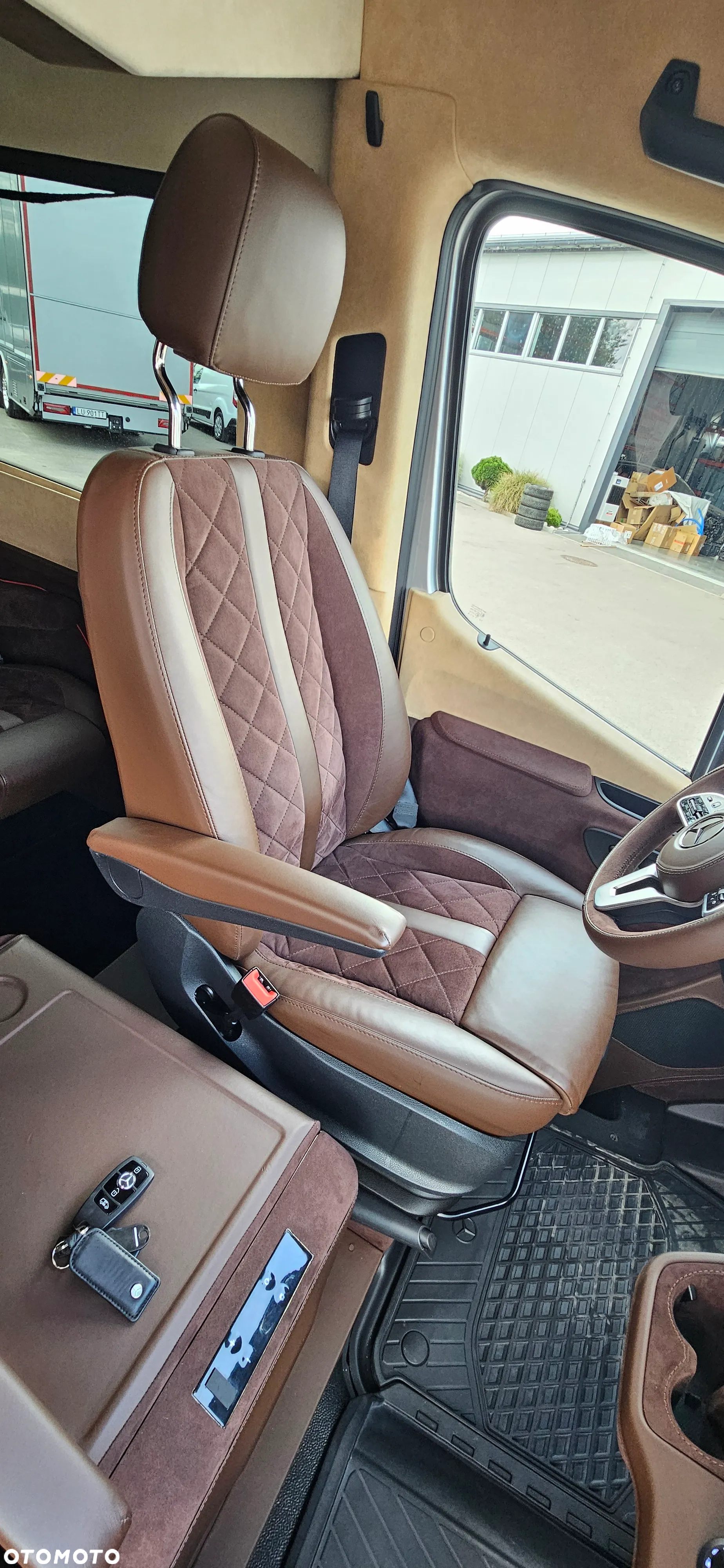 Mercedes-Benz Sprinter - 12