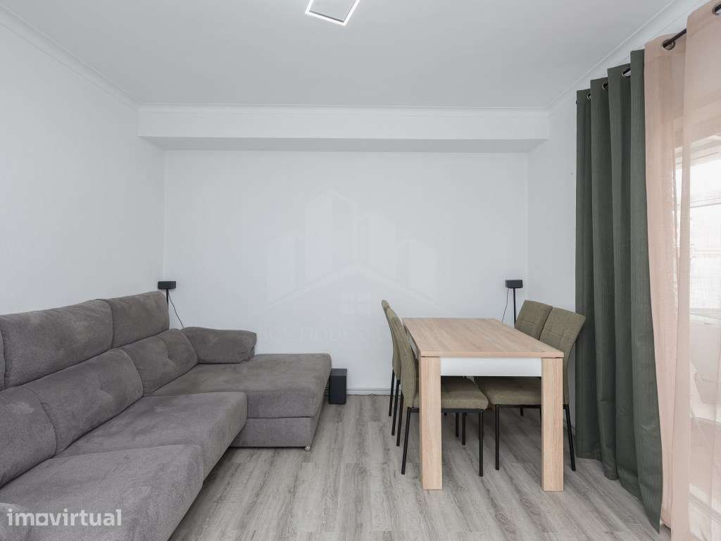 Apartamento T2 Parcialmente Remodelado em Valbom | Oportunidade aba... - Grande imagem: 3/26