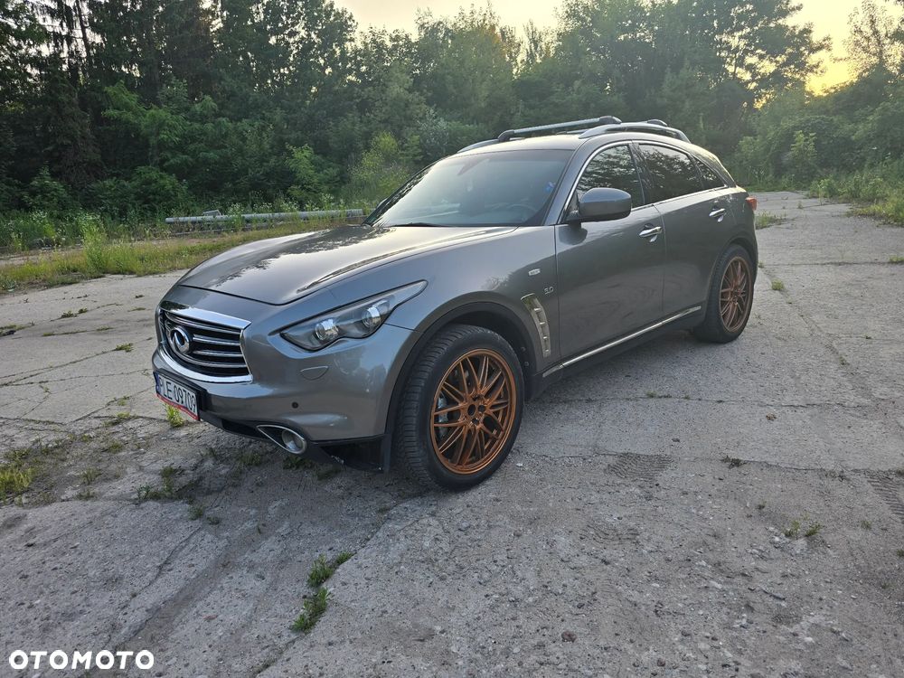 Infiniti QX70 - 11