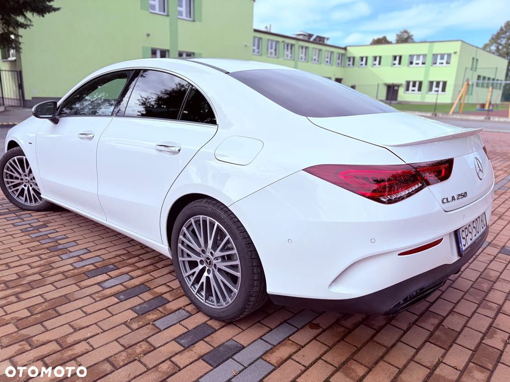 Mercedes-Benz CLA 250 7G-DCT - 16
