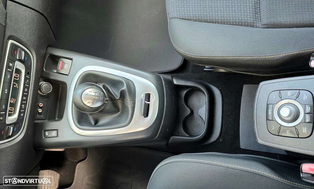 Renault Scénic 1.5 dCi Dynamique S — fotografia 14
