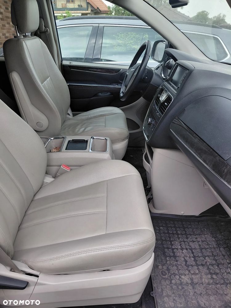 Chrysler Town & Country 3.6 Touring - 21