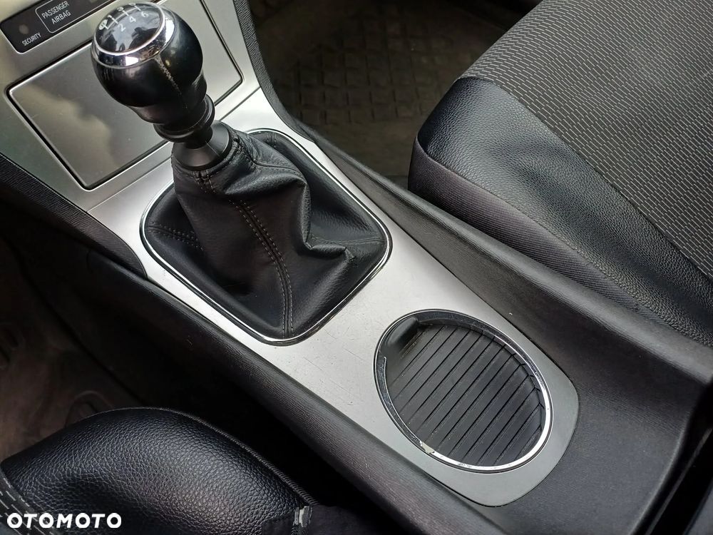 Toyota Avensis 1.8 Premium - 8