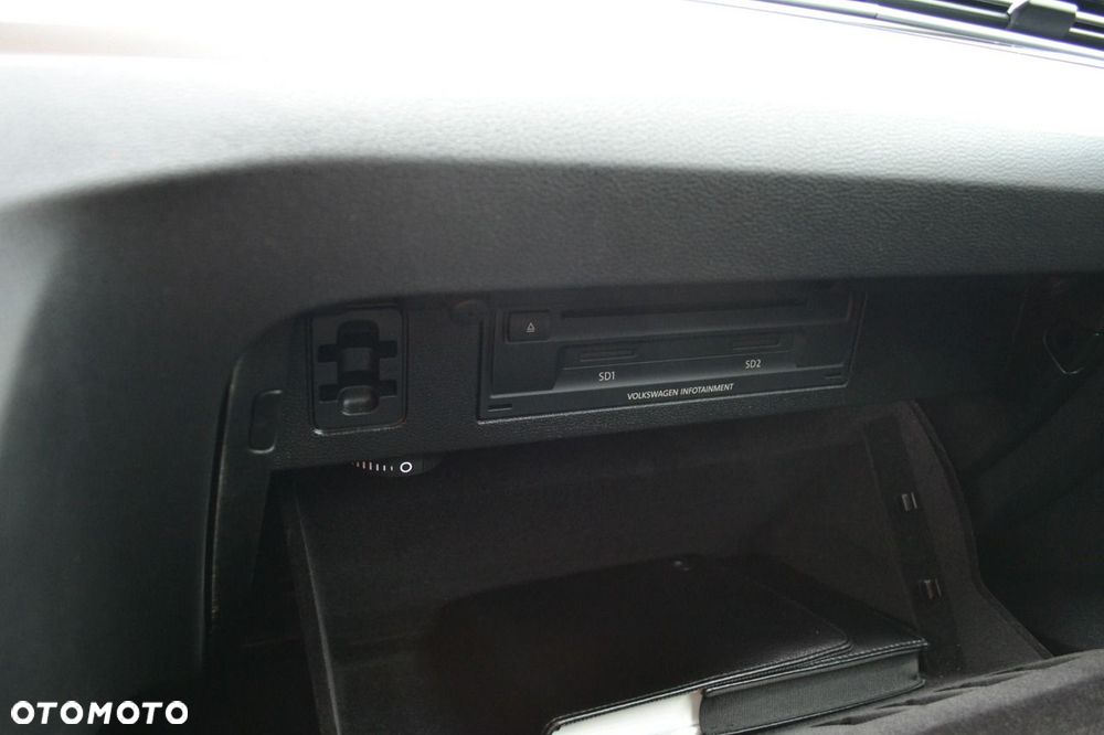 Volkswagen Passat - 25