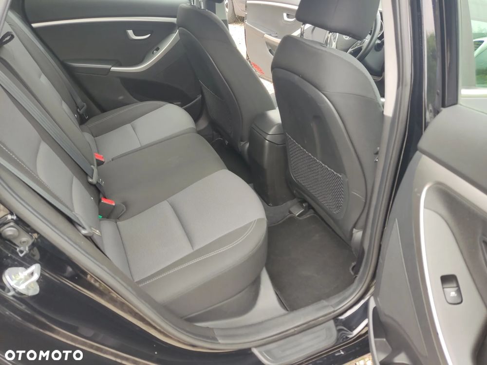 Hyundai i30 blue Kombi 1.6 GDi Passion - 16