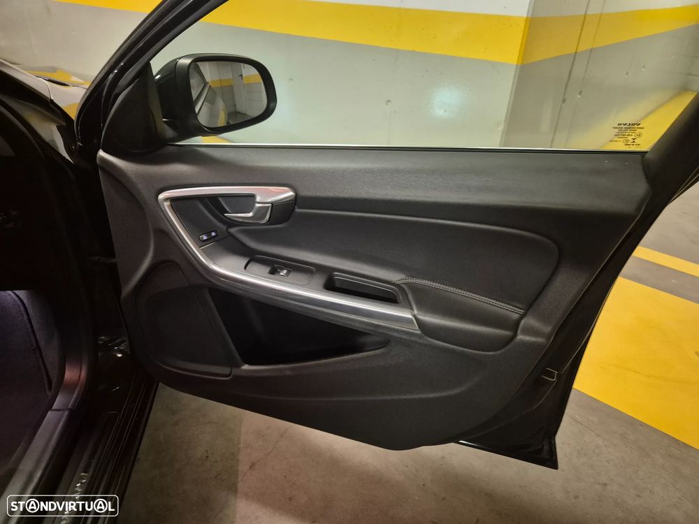 Volvo V60 1.6 D2 Momentum Eco - 39