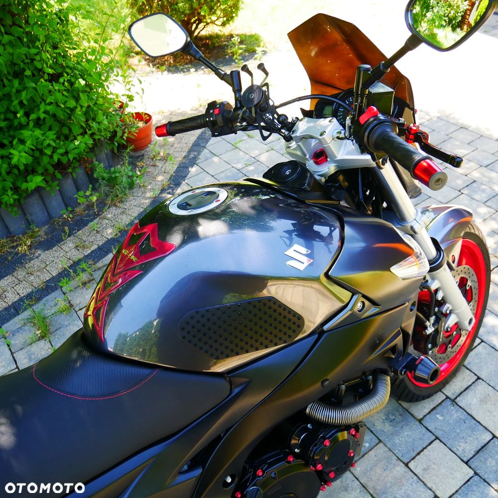 Suzuki GSR - 5