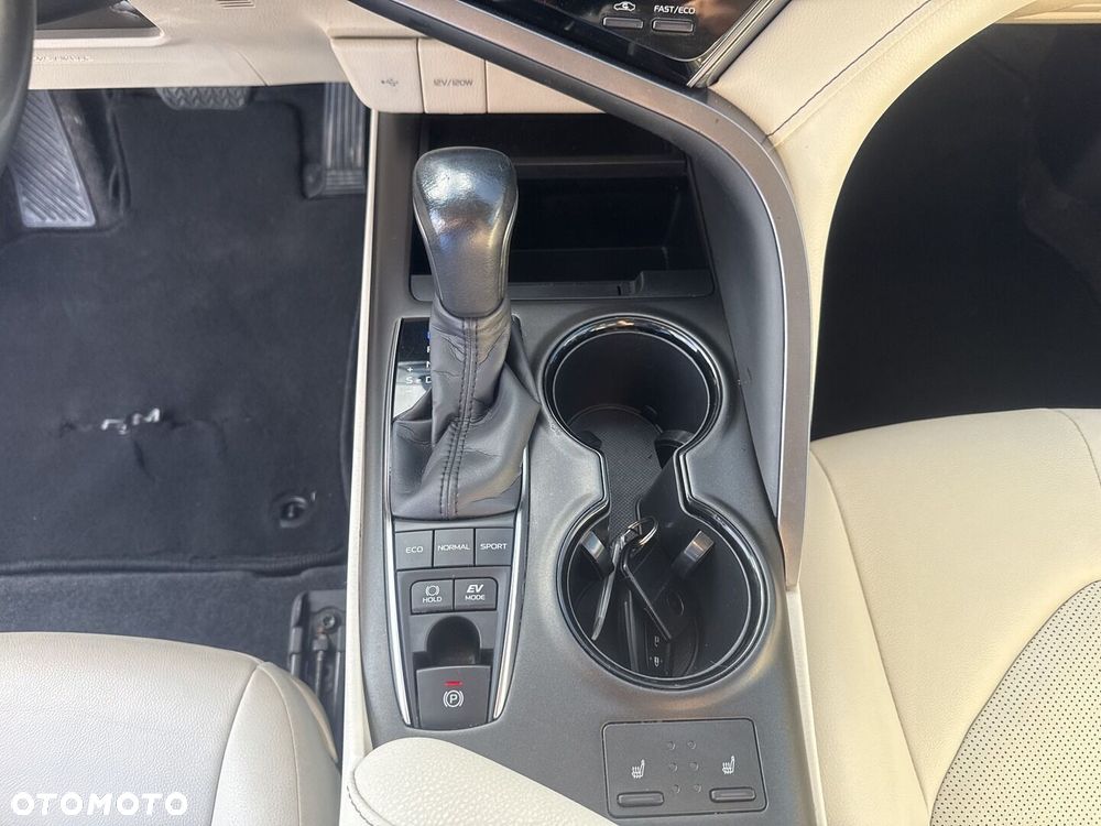 Toyota Camry 2.5 Hybrid Comfort CVT - 22