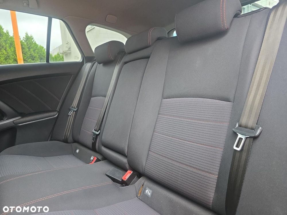 Toyota Avensis - 16