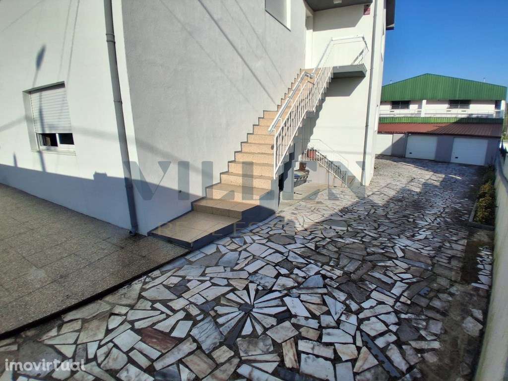 Andar Moradia T3 Renovado com Garagem e 3 Frentes em São Cosme - Go... - Grande imagem: 3/38