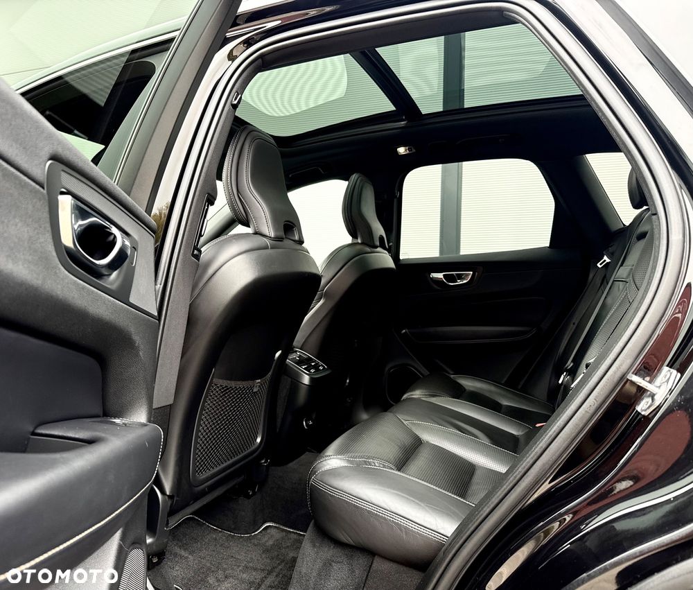 Volvo XC 60 D5 AWD Geartronic RDesign - 27