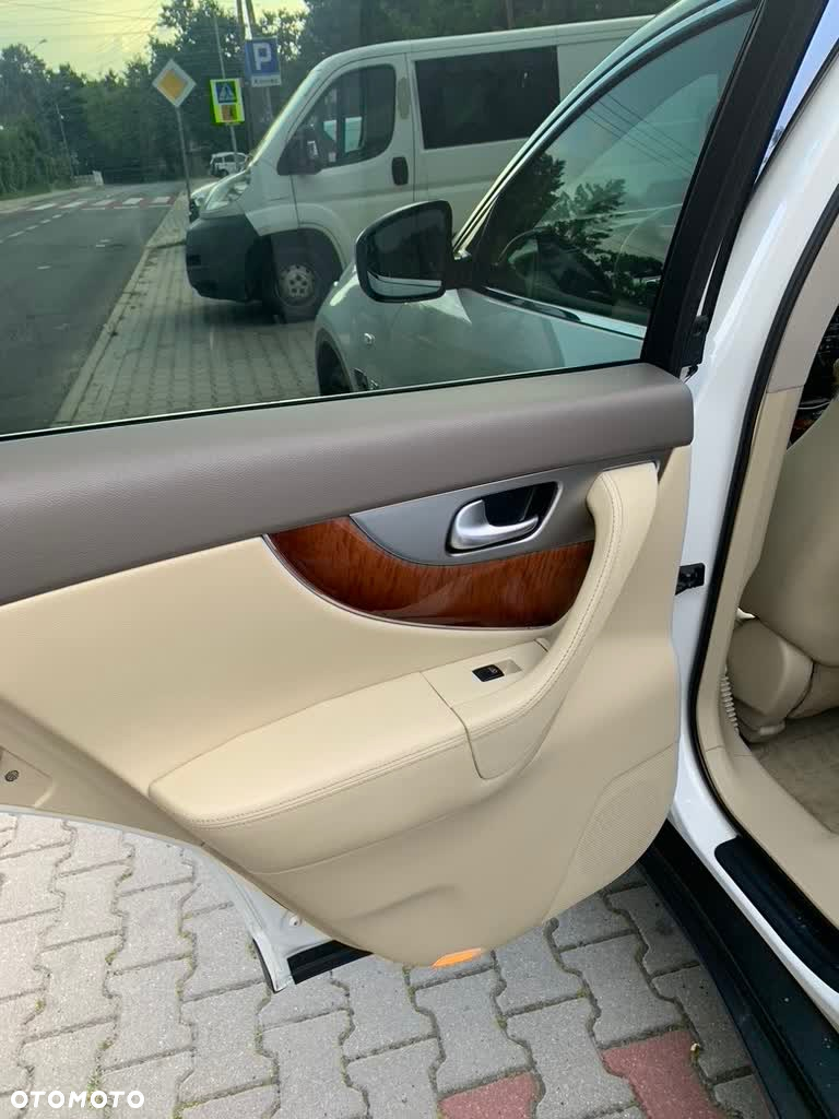Infiniti QX70 3.7 S Premium - 11