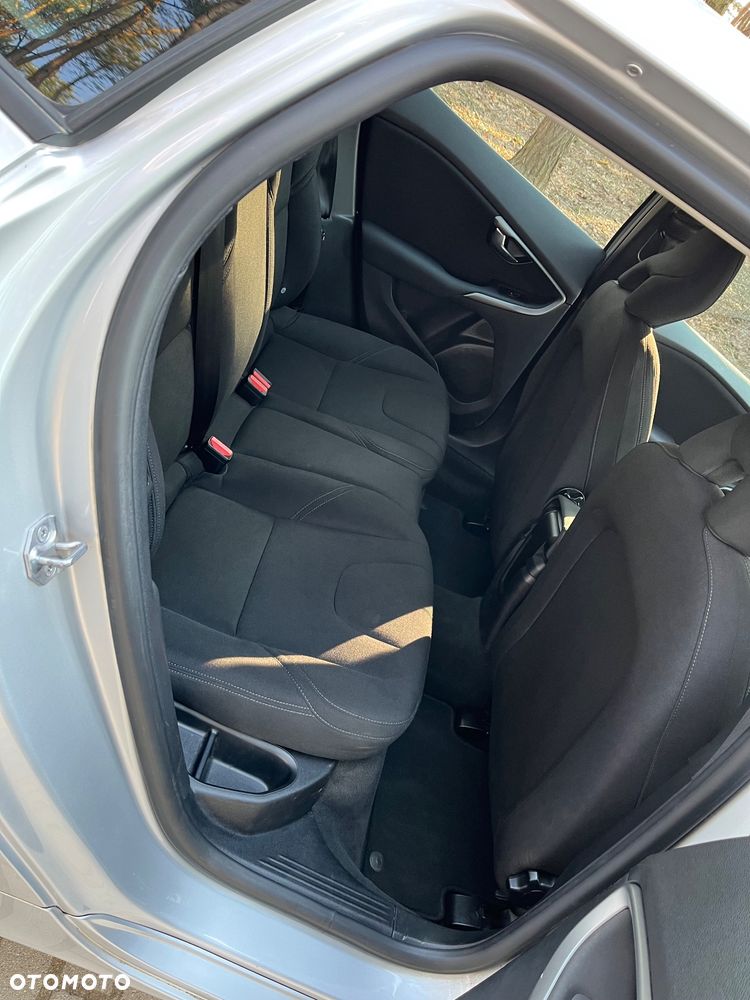 Volvo V40 D2 Kinetic - 12