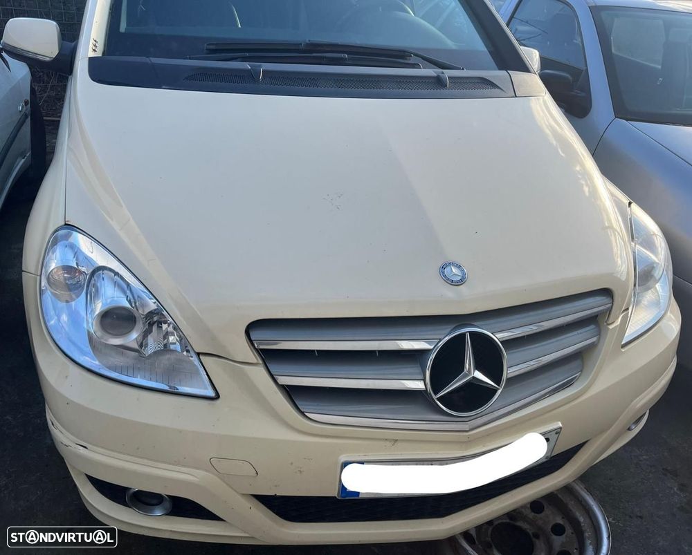 PÁRA-CHOQUES DIANTEIRO MERCEDES-BENZ CLASE B BM 245 - 1