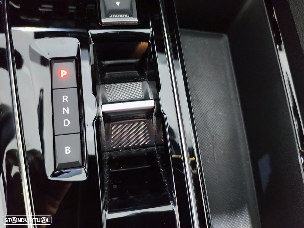 Peugeot 3008 1.6 Hybrid GT e-EAT8 - 26