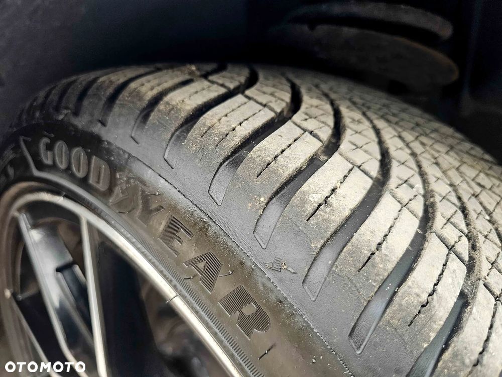 Mercedes-Benz Klasa C 180 CGI Automatik BlueEFFICIENCY SPORT EDITION - 26