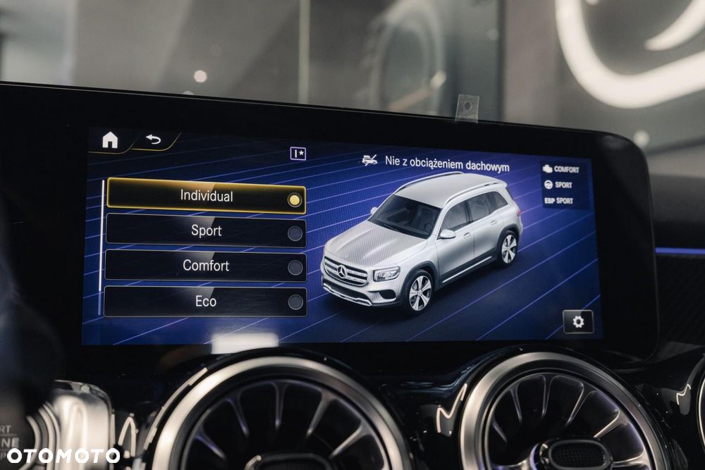 Mercedes-Benz GLB 200 4-Matic AMG Line 8G-DCT - 22