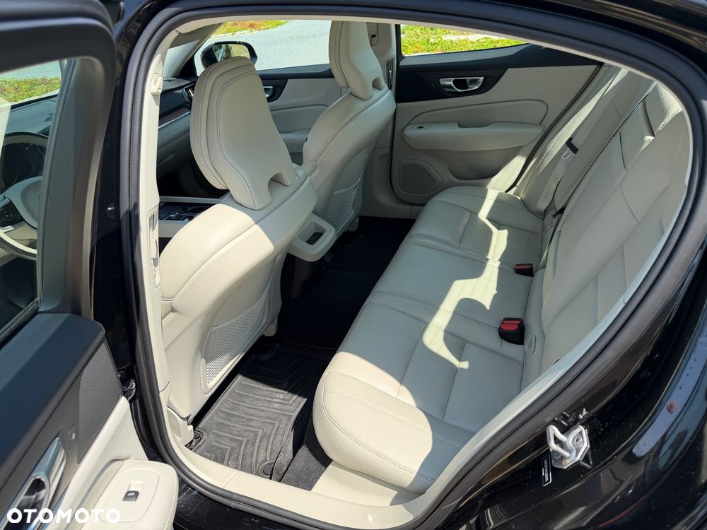 Volvo S60 T6 AWD Momentum Pro - 12