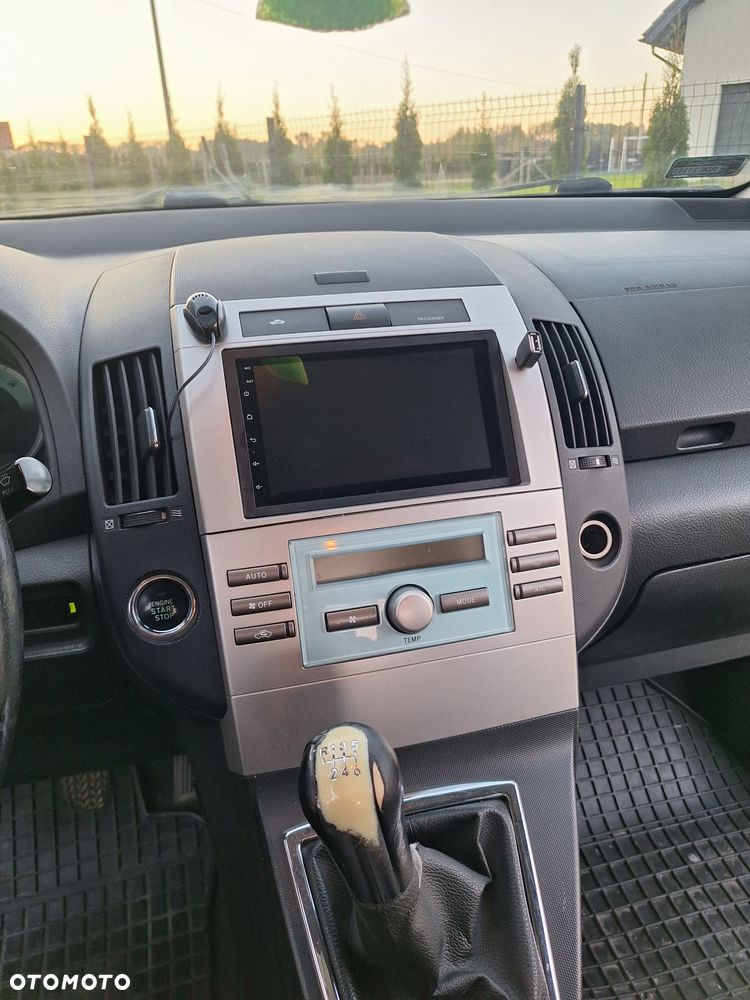 Toyota Corolla Verso 2.2 D-4D Gold - 27