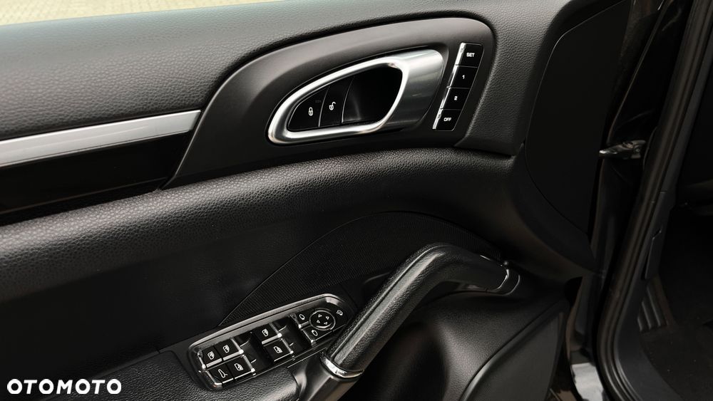 Porsche Cayenne - 23