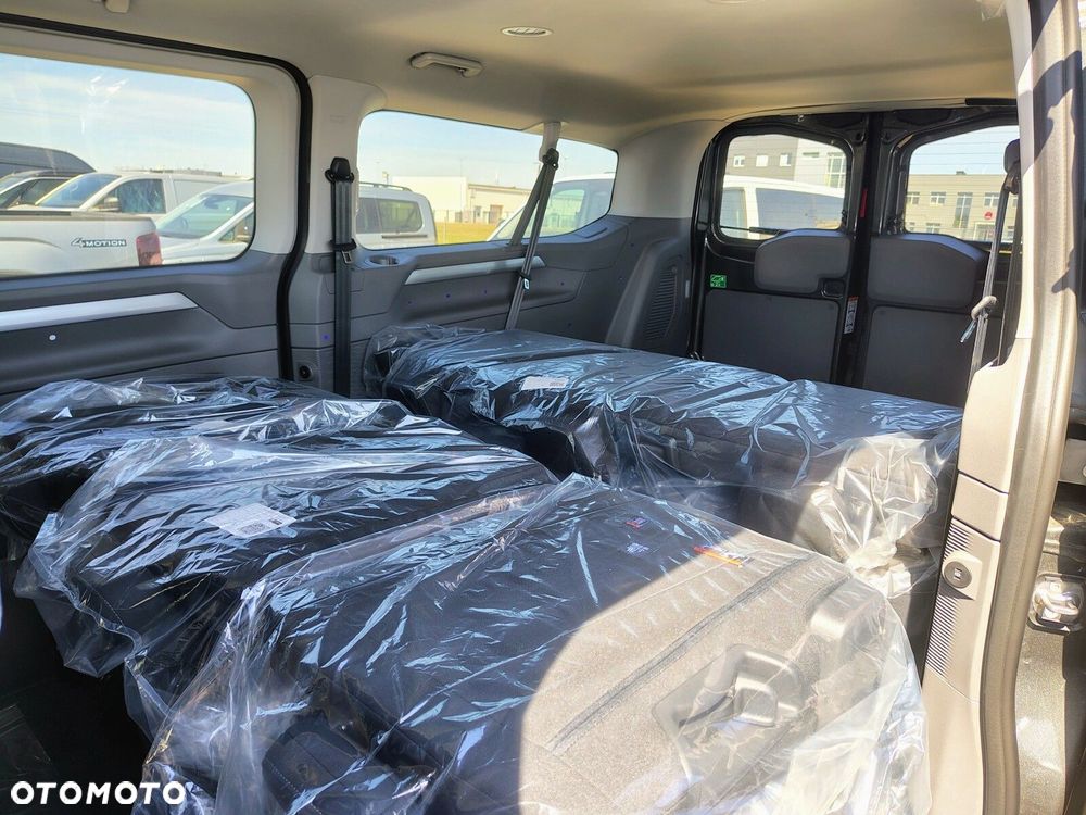 Volkswagen Nowa Caravelle Caravelle silnik: 2,0 l TDI 150 KM / skrzynia biegów: 8-biegowa automatyczna rozstaw osi: 3500 mm - 9