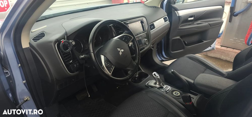 Mitsubishi Outlander - 7