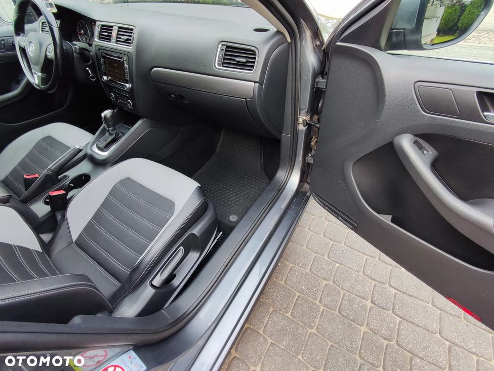 Volkswagen Jetta 2.0 TDI Highline DSG - 27