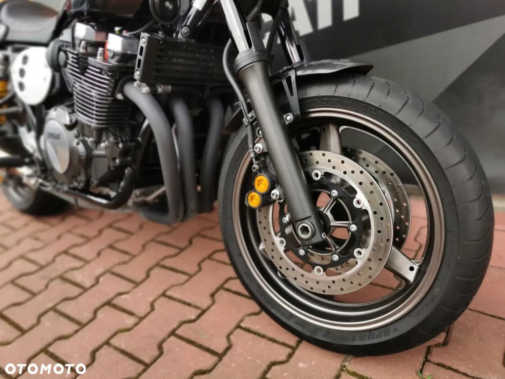 Yamaha XJR - 10