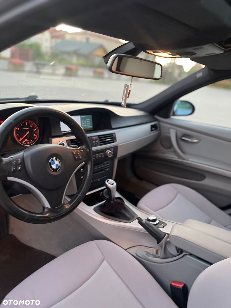 BMW Seria 3 325i xDrive - 15