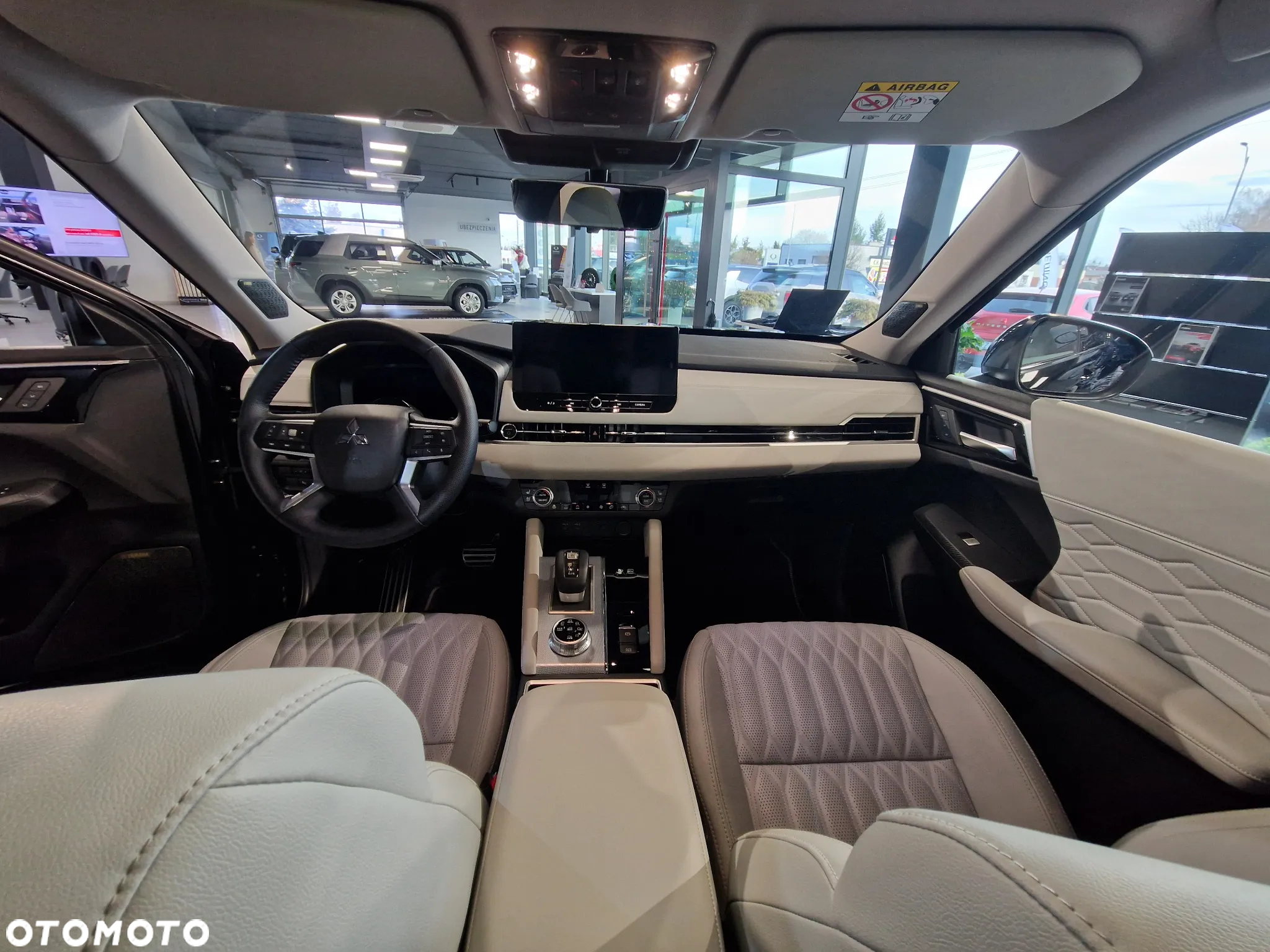 Mitsubishi Outlander - 16