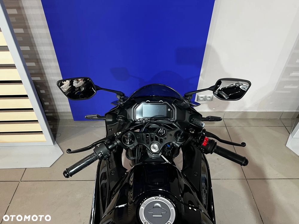 Yamaha R3 - 5