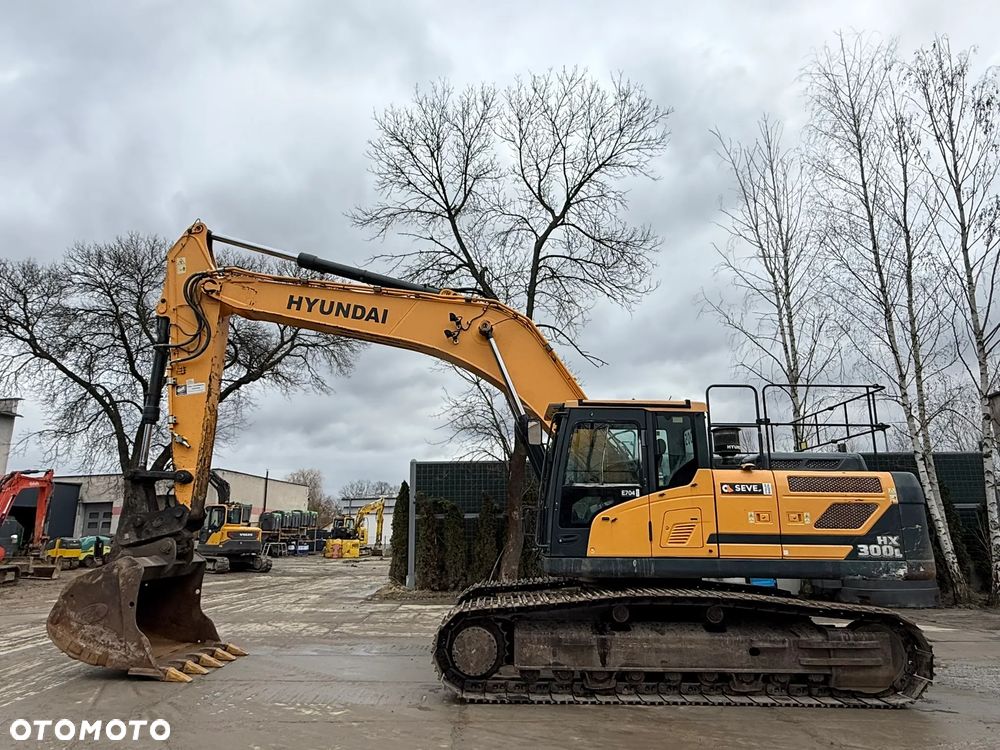 Hyundai HX 300 L - 11
