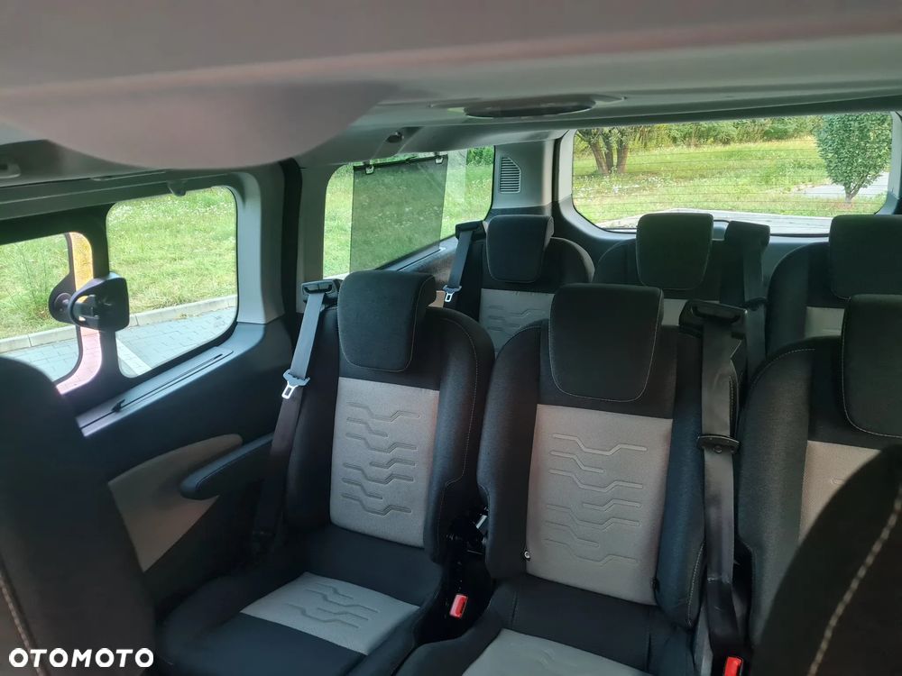 Ford Tourneo Custom - 33