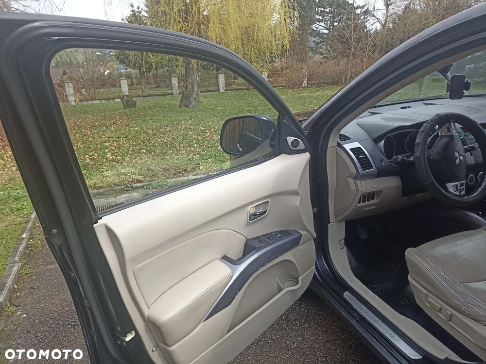 Mitsubishi Outlander - 9