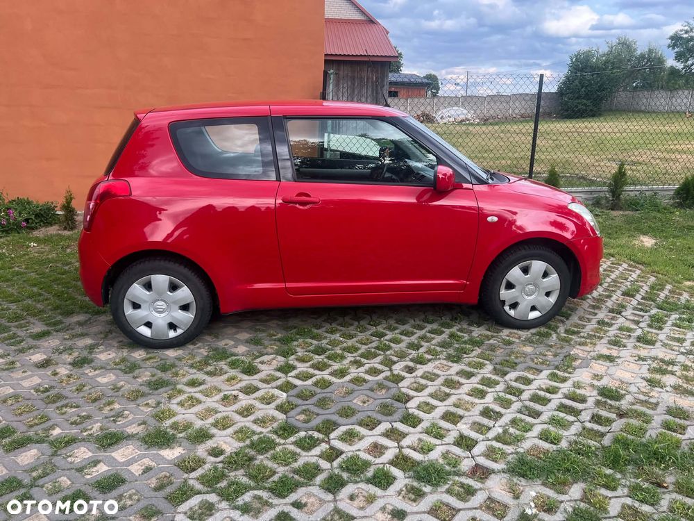 Suzuki Swift 1.3 Club - 4