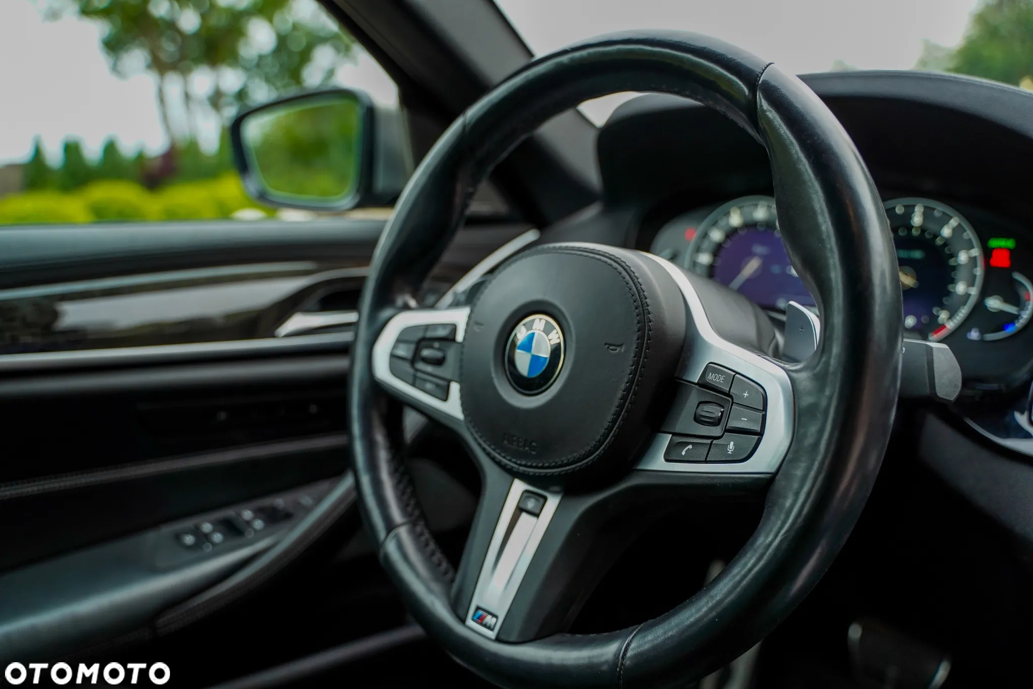 BMW Seria 5 M550i xDrive - 9
