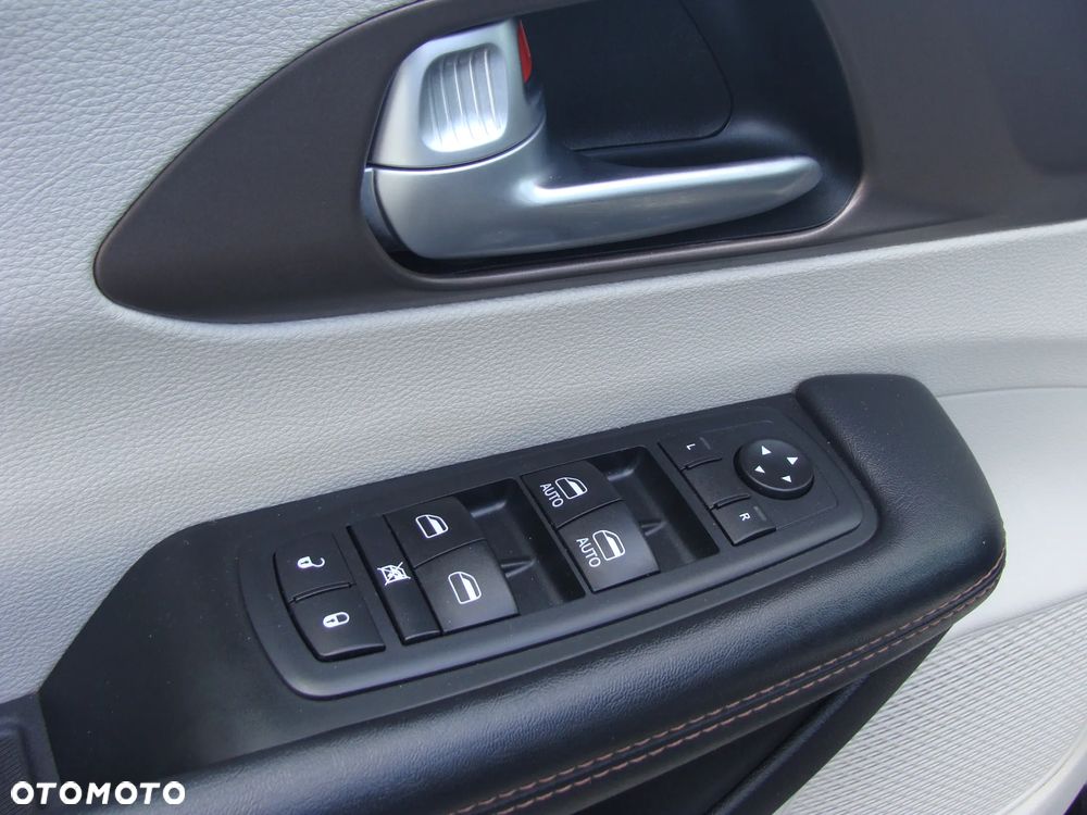 Chrysler Pacifica - 33