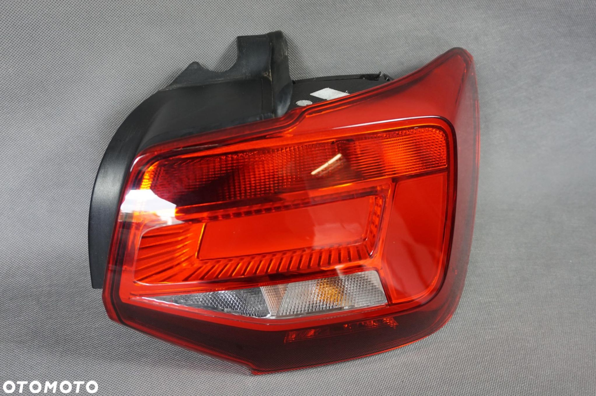 LAMPA PRAWA TYLNA AUDI Q2 81A 81A945070C - 2