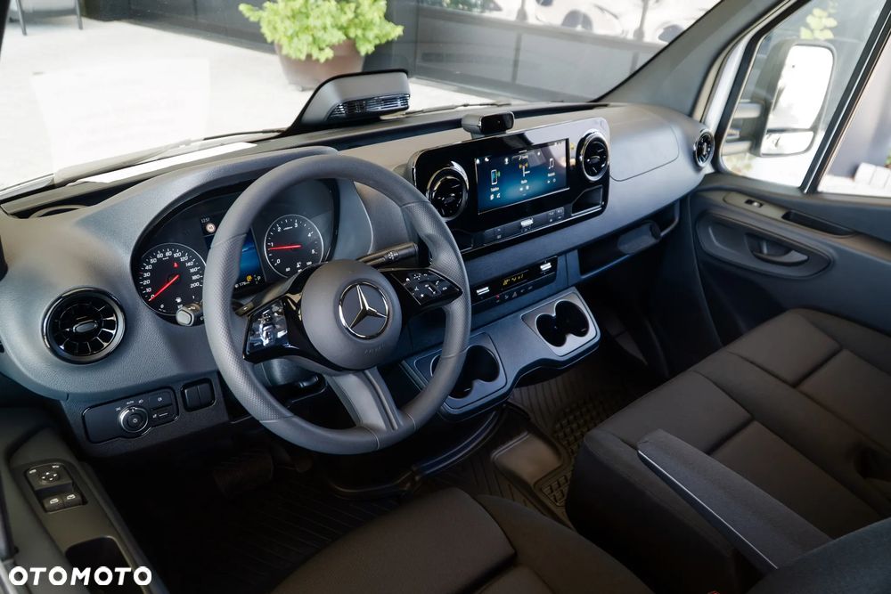 Mercedes-Benz Sprinter - 10