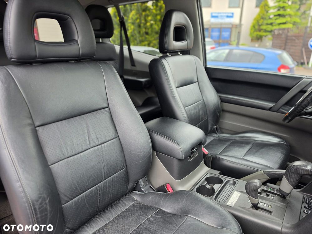 Mitsubishi Pajero - 11