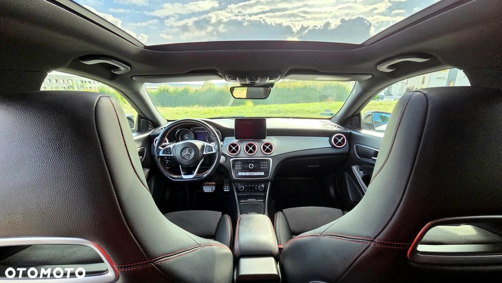 Mercedes-Benz CLA 220 4-Matic AMG Line - 10