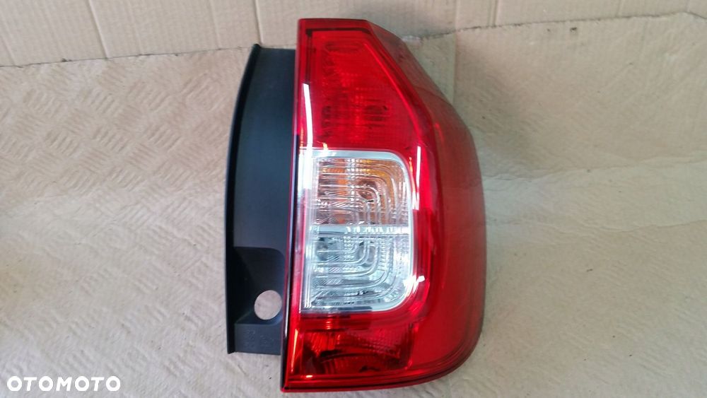 LAMPA TYLNA PRAWA DACIA LOGAN MCV II KOMBI - 1