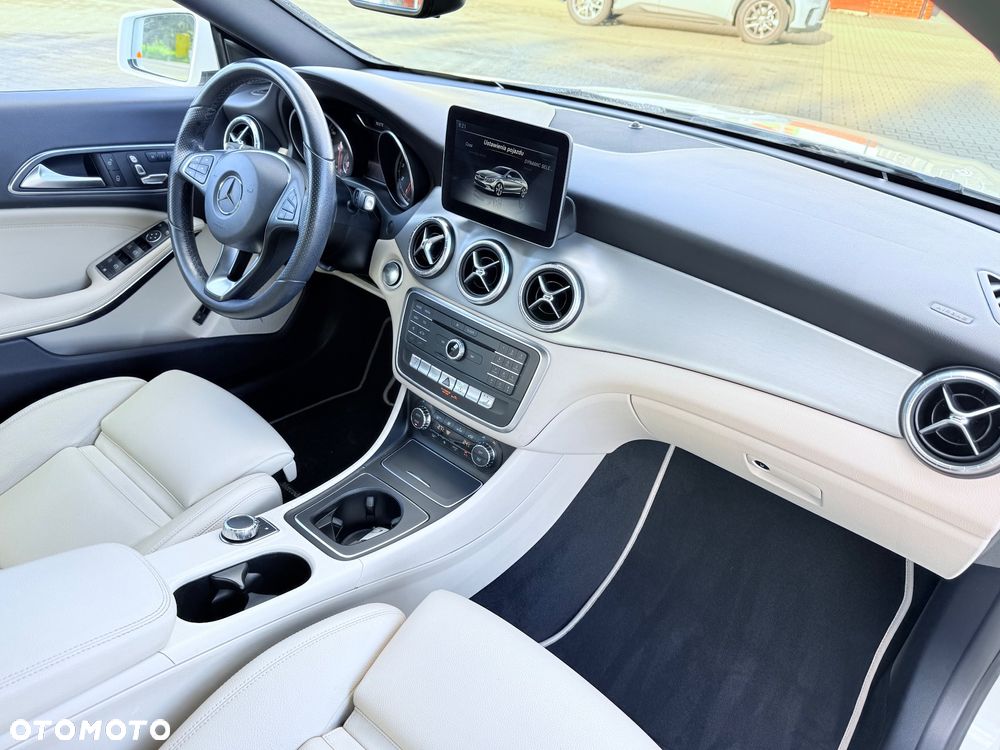 Mercedes-Benz CLA 250 AMG Line - 36
