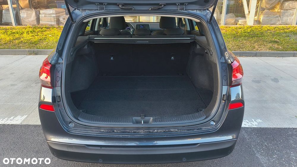 Hyundai i30 1.6 D Classic + DCT - 16