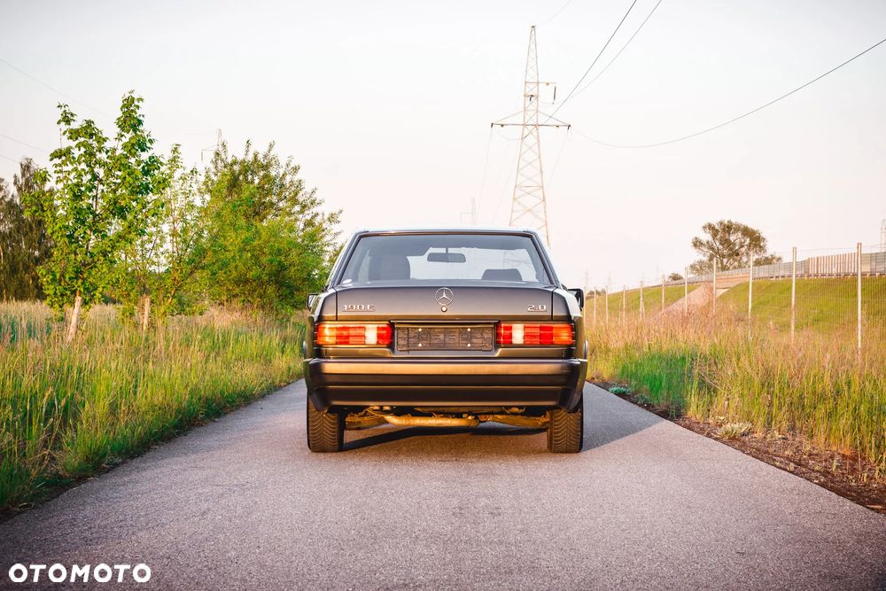 Mercedes-Benz W201 (190) - 7
