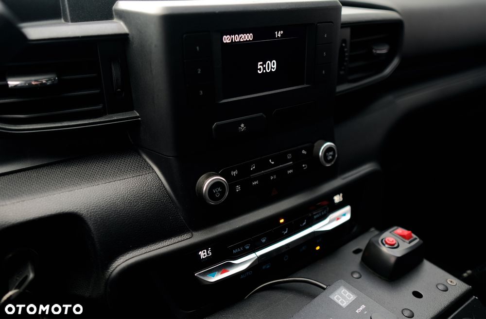 Ford Explorer - 32
